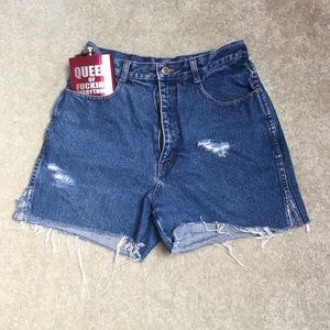 Distressed jean shorts✨